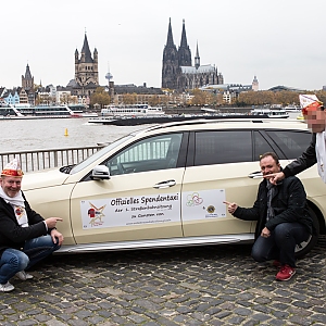 Symbolische Übergabe Spendentaxi